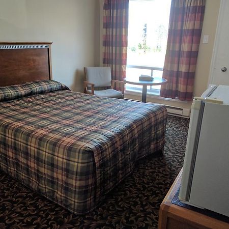 Franklin Motel, Tent & Trailer Park Север Бэй Экстерьер фото