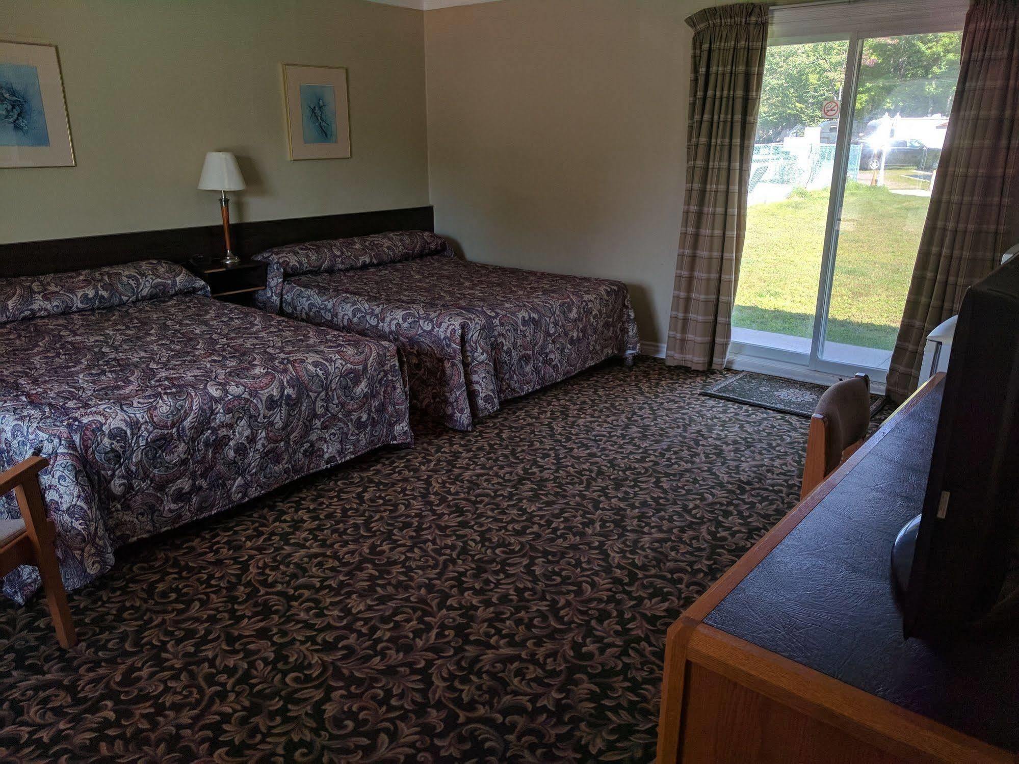 Franklin Motel, Tent & Trailer Park Север Бэй Экстерьер фото